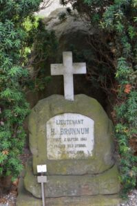 Brønnums grav på Garnisons Kirkegård