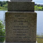 Tekst på Monument 500 ofre ved Bustrup