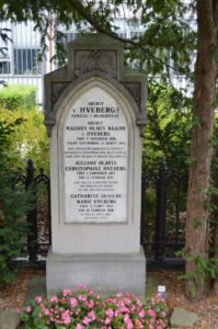 Garnisons kirkegård, gravsten for Oberst M.O.B. Hveberg der faldt i Dybbøl by