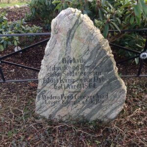Tekst på Dansk-Preussisk fællesgrav fra Dybbøl 1864 på Varnæs kirkegård