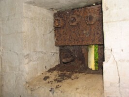 Andholm Batteri Skytsåbninger i mandskabsbunker Andholm Batteri