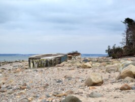 Hornbæk Batteri De fire briske fra Hornbæk Batteri er slæbt ned på stranden