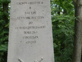 Krigsfangegrave Løgumkloster Teksten på monumentet på Krigsfangegravene i Løgumkloster