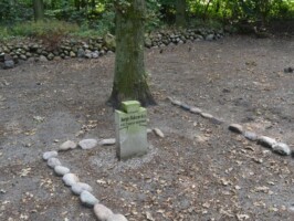 Krigsfangegrave Løgumkloster Krigsfangegrave Løgumkloster, grav med tidligere krigsfange der blev i Danmark