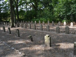 Krigsfangegrave i Løgumkloster Gravpladsen i Løgumkloster rummer Russiske og Franske og krigsfanger