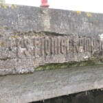 Pionerbroen i Bevtoft Tekst indstøbt i betonen på Pionerbroen i Bevtoft