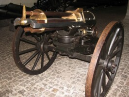 Revolverkanon 37 mm. revolverkanon i feltaffutage