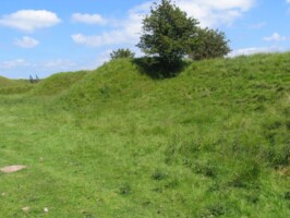 Preussisk Fort X I Fort X stod kanonerne på kanonbænke adskilt af traverser