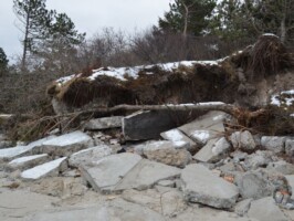 Hornbæk Batteri Der findes rester af ammunitionsmagasiner fra Hornbæk Batteri på stranden
