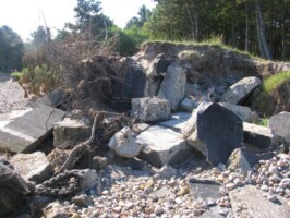 Hornbæk Batteri Storme blotter ofte rester fra Hornbæk Batteri på standen