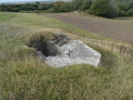 Pothøj Observationsbunker, hul efter panserkasse