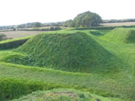 Dannevirke Kanonbænke og traverser i skanse XIV på Dannevirke