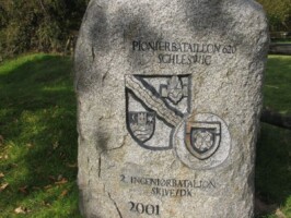 Dannevirke 2010 Mindesten for rekonstruktionen på Dannevirke ved skanse XIV